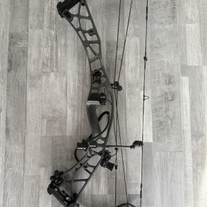 HOYT AXUS ULTRA
