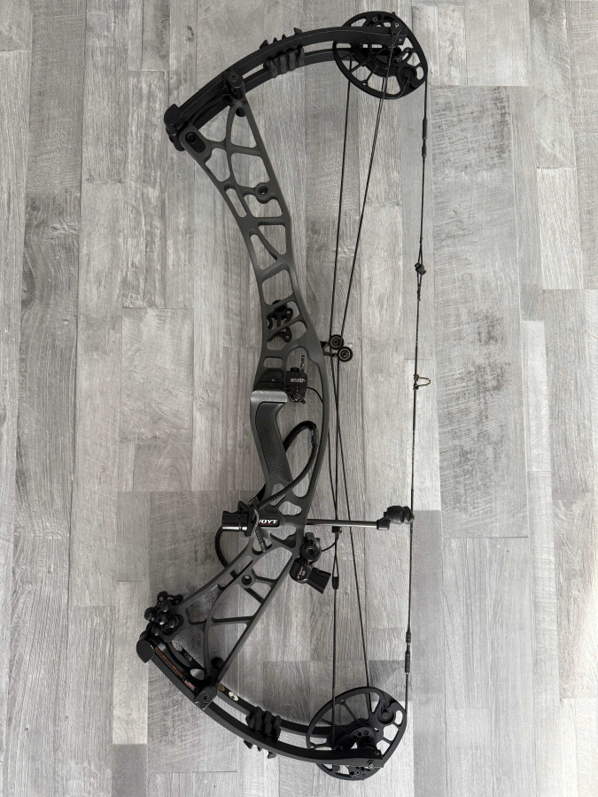 HOYT AXUS ULTRA